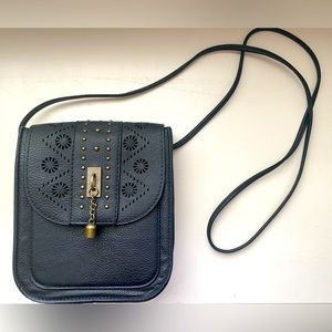 Black crossbody with bronze details!